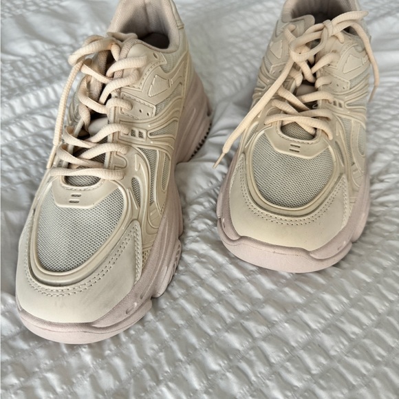 NEW WOMEN TENNIS SHOES - Picture 3 of 5